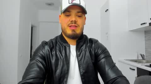 Snapshot of zackconnorsx chatting on 10/22/25, 07:35 Zack online show from 10/22/25, 07:35