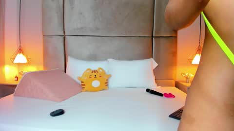 Snapshot of zafiro11_ chatting on 02/10/26, 12:09 Zafiro online show from 02/10/26, 12:09