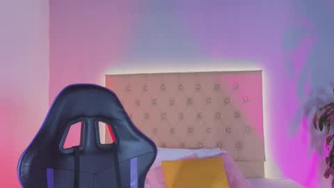 Zafiro Brown online show from 11/21/25, 11:53