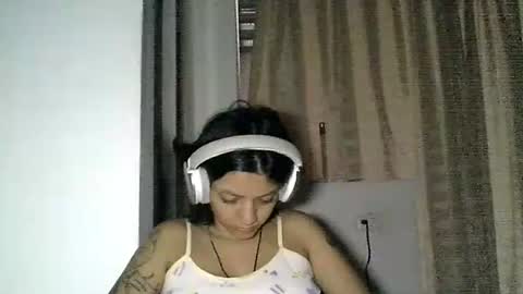 Zafiro online show from 06/17/26, 01:01