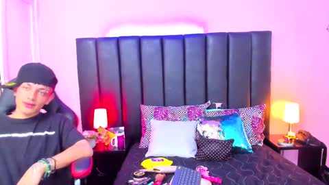 Snapshot of zaira_angel chatting on 10/08/25, 03:37 Zaira Angel online show from 10/08/25, 03:37