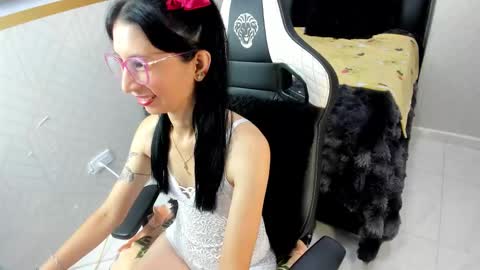 Snapshot of zaira_sweet4 chatting on 01/05/26, 08:01 zaira_sweet4 online show from 01/05/26, 08:01