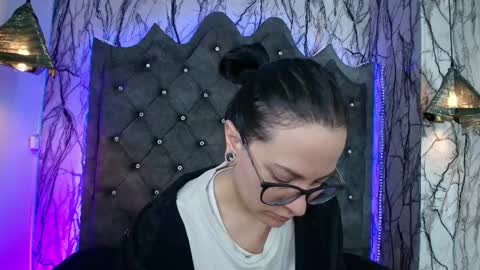 Snapshot of zami_escobar_of chatting on 09/18/25, 06:32 online show from 09/18/25, 06:32