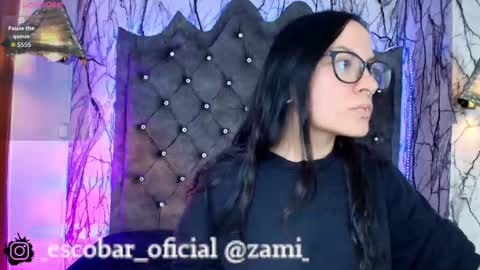 Snapshot of zami_escobar_of chatting on 09/21/25, 06:20 online show from 09/21/25, 06:20