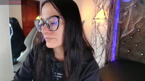 Snapshot of zami_escobar_of chatting on 10/14/25, 07:14 online show from 10/14/25, 07:14