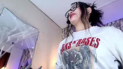 Snapshot of zami_escobar_of chatting on 10/16/25, 07:04 online show from 10/16/25, 07:04