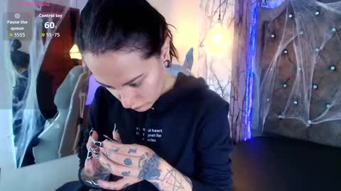 Snapshot of zami_escobar_of chatting on 10/18/25, 04:30 online show from 10/18/25, 04:30