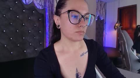 Snapshot of zami_escobar_of chatting on 11/12/25, 08:30 online show from 11/12/25, 08:30