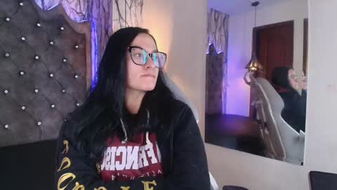 Snapshot of zami_escobar_of chatting on 11/17/25, 06:03 online show from 11/17/25, 06:03