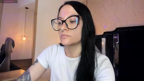 Snapshot of zami_escobar_of chatting on 11/18/25, 06:56 online show from 11/18/25, 06:56