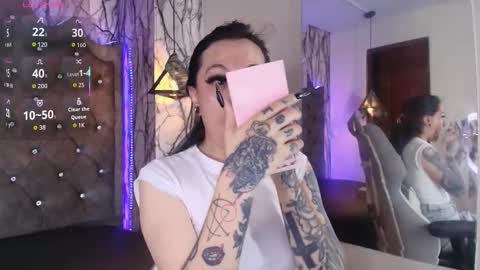 Snapshot of zami_escobar_of chatting on 11/21/25, 06:17 online show from 11/21/25, 06:17