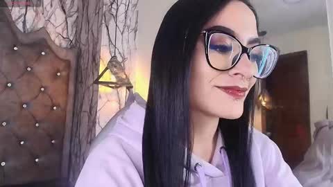 Snapshot of zami_escobar_of chatting on 11/25/25, 05:13 online show from 11/25/25, 05:13