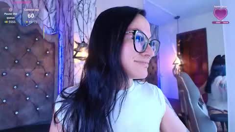 Snapshot of zami_escobar_of chatting on 12/14/25, 05:51 online show from 12/14/25, 05:51