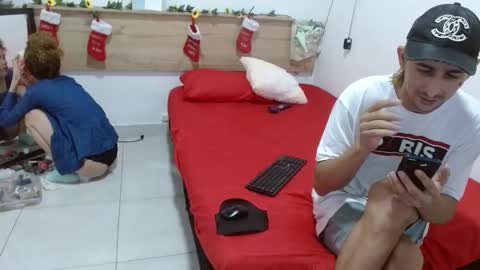 Snapshot of zammu_1992_ chatting on 12/17/24, 07:48 Zamu online show from 12/17/24, 07:48