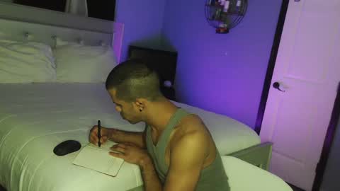 Snapshot of zamoraedii1994 chatting on 12/16/24, 05:17 Edii online show from 12/16/24, 05:17