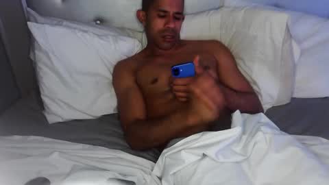 Snapshot of zamoraedii1994 chatting on 12/23/24, 05:00 Edii online show from 12/23/24, 05:00