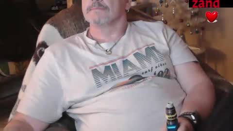 Snapshot of zander007 chatting on 10/08/25, 03:42 zander007 online show from 10/08/25, 03:42