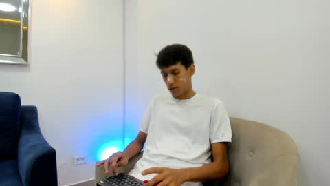 Snapshot of zane_belville chatting on 05/17/26, 11:17 Zane Belville online show from 05/17/26, 11:17