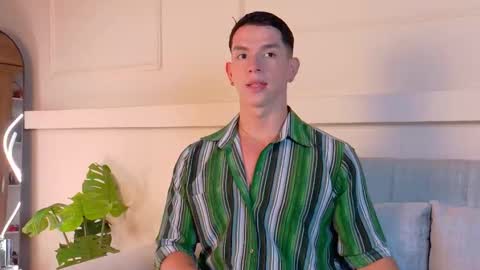 Snapshot of zanedawson chatting on 12/22/25, 07:33 Zane Dawson online show from 12/22/25, 07:33