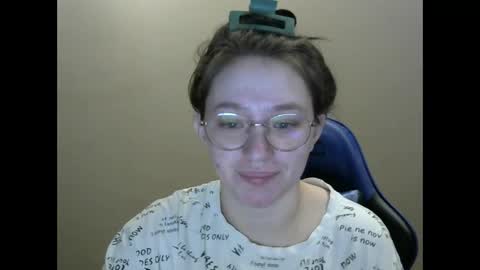 Snapshot of zara_golden chatting on 02/10/25, 03:03 chaturcum online show from 02/10/25, 03:03