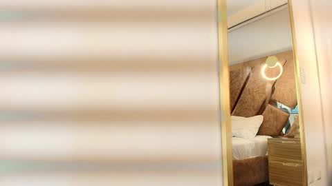 Snapshot of zarah_andrews chatting on 12/05/25, 12:03 Zarah Andrews online show from 12/05/25, 12:03