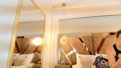 Snapshot of zarah_andrews chatting on 12/15/25, 11:58 Zarah Andrews online show from 12/15/25, 11:58