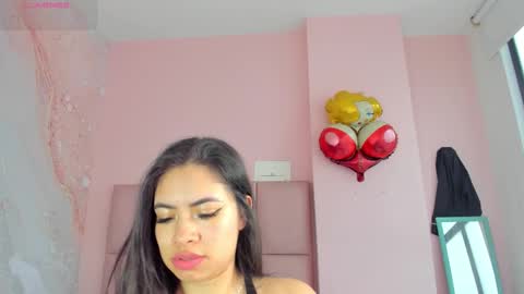 Zarah  online show from 10/31/25, 02:51