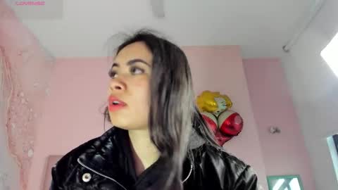 Zarah  online show from 12/16/25, 09:42