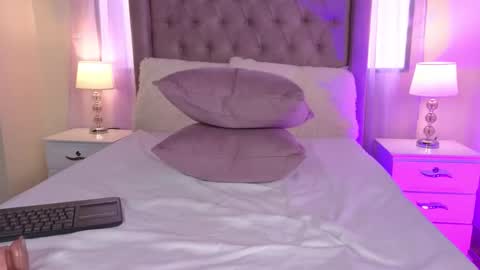 Snapshot of zaraquiinn chatting on 10/17/25, 03:36 ZaraQuiinn online show from 10/17/25, 03:36