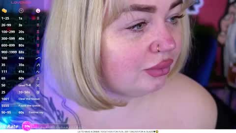 Snapshot of zarareign_ chatting on 01/14/26, 08:25 Lola online show from 01/14/26, 08:25