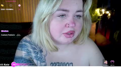 Snapshot of zarareign_ chatting on 02/26/26, 09:14 Lola online show from 02/26/26, 09:14