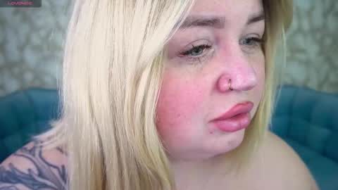 Snapshot of zarareign_ chatting on 03/17/26, 10:13 Lola online show from 03/17/26, 10:13