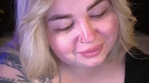 Snapshot of zarareign_ chatting on 04/21/26, 02:51 Lola online show from 04/21/26, 02:51