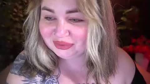 Snapshot of zarareign_ chatting on 06/22/26, 07:33 Lola online show from 06/22/26, 07:33