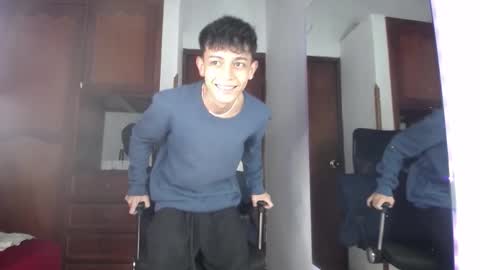 Snapshot of zarekneo chatting on 09/17/25, 04:14 Zarek online show from 09/17/25, 04:14