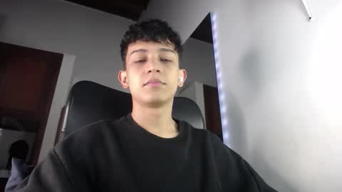 Snapshot of zarekneo chatting on 10/07/25, 08:17 Zarek online show from 10/07/25, 08:17