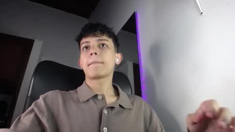 Snapshot of zarekneo chatting on 10/08/25, 07:33 Zarek online show from 10/08/25, 07:33