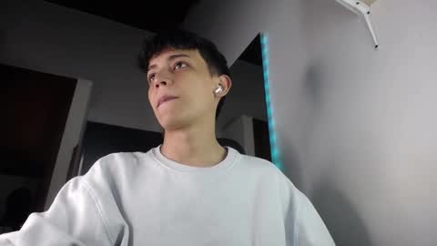 Snapshot of zarekneo chatting on 10/16/25, 08:10 Zarek online show from 10/16/25, 08:10