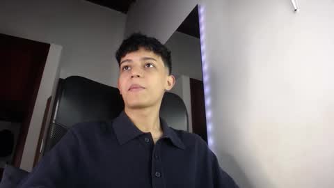 Snapshot of zarekneo chatting on 10/20/25, 08:09 Zarek online show from 10/20/25, 08:09