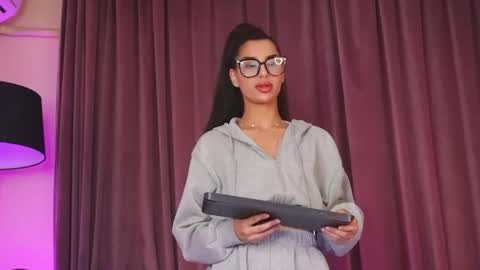 zariaavera online show from 05/09/26, 05:23