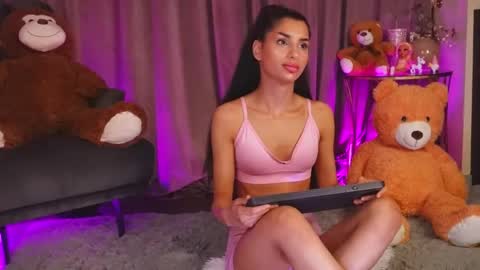 zariaavera online show from 05/15/26, 11:45