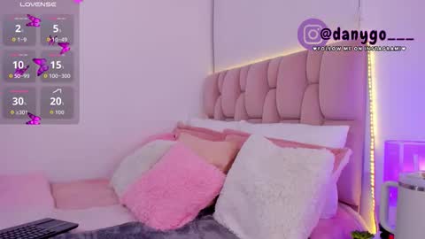 Snapshot of zarianaevanz chatting on 09/13/25, 11:37 Zariana online show from 09/13/25, 11:37