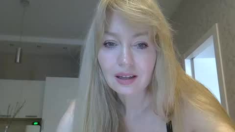 Snapshot of zarinaswift chatting on 04/06/26, 04:46 Zarina Swift online show from 04/06/26, 04:46