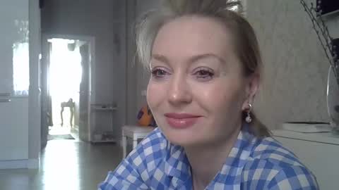 Snapshot of zarinaswift chatting on 04/27/26, 04:43 Zarina Swift online show from 04/27/26, 04:43