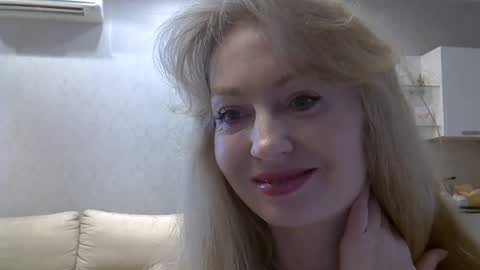Snapshot of zarinaswift chatting on 05/01/26, 08:30 Zarina Swift online show from 05/01/26, 08:30
