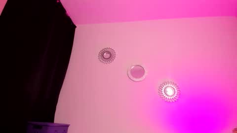 Zaritha Li online show from 10/18/25, 10:16