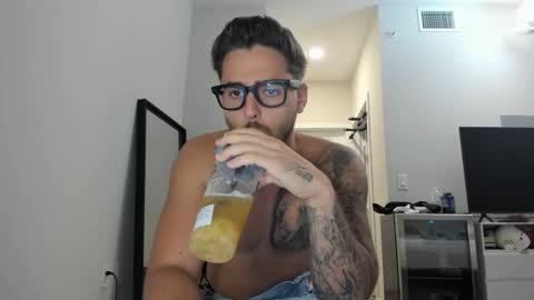 Snapshot of zaylanez chatting on 11/15/25, 03:37 Zay lanez online show from 11/15/25, 03:37