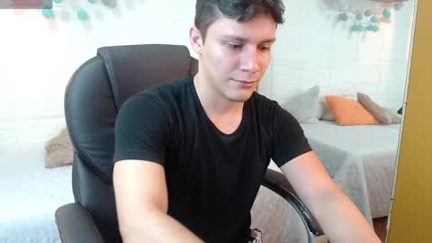 Snapshot of zayn_clausen chatting on 04/18/26, 05:50 zayn_clausen online show from 04/18/26, 05:50