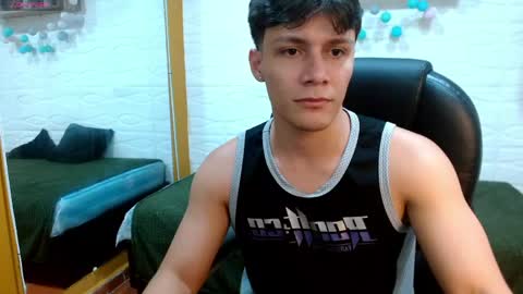 Snapshot of zayn_clausen chatting on 05/27/26, 05:43 zayn_clausen online show from 05/27/26, 05:43