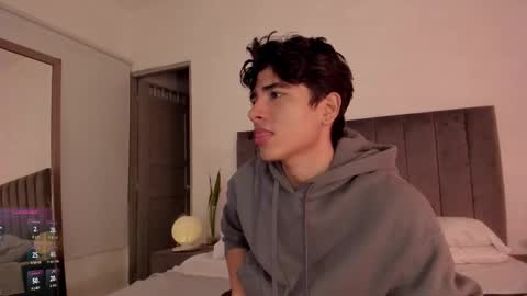 Hii im Zay.                 I save money for education. PVT Open. online show from 11/30/25, 06:17